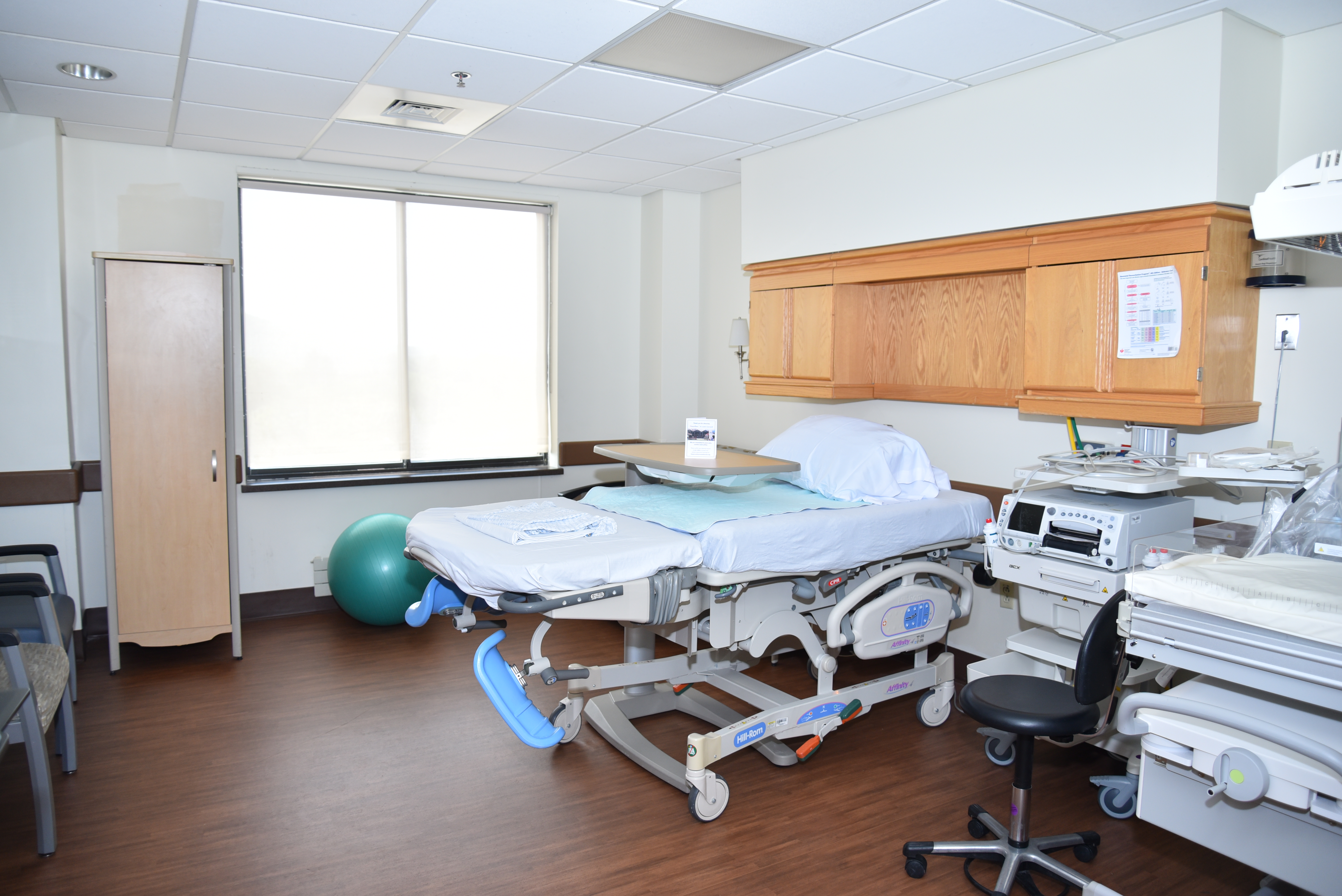 The Kaplan Family Birthing Center birthing suite